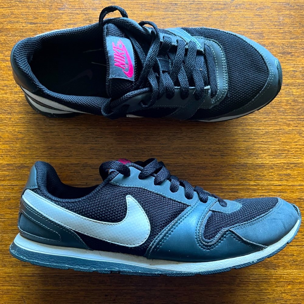 Nike Women’s Sneakers - Black